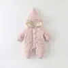 Mono de invierno acolchado para bebé niña, celebridad de internet, ropa de algodón con capucha súper elegante y linda para bebés pequeños, adecuado para usar al aire libre