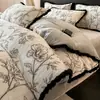 Acabado totalmente mate, diseño de bola de pelo de conejo retro, juego de ropa de cama de cuatro piezas engrosado para invierno, con sábanas y fundas de edredón de terciopelo de leche y forro polar de coral bordado