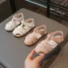 Sandalias Dulces Estilo Coreano para Niñas, Zapatos Individuales con Protección en la Punta Calada con Velcro Mágico, Suela Suave, Cómodos, para Bebés y Niños Pequeños, Sandalias de Playa