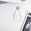 Cadena de muñeca para teléfono estilo Chanel con perlas, cadena colgante simple y exquisita, accesorio de llavero para coche de funda de teléfono para mujer