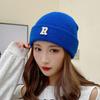 Nuevo estilo de sombrero para mujer, moda para todo tipo de combinaciones, gorro de punto con cara visible, gorro de lana ajustado para estudiantes, gorro cálido de color caramelo para otoño e invierno.