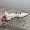 Sapatilhas delicadas e elegantes estilo fada com laço para mulheres, nova coleção primavera/outono 2026, sapatos Mary Jane franceses de cetim com strass