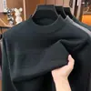 Novo suéter de tricô masculino com gola redonda para outono e inverno, suéter de gola redonda listrado em blocos de cor quente para o papai