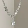 Collar y pendientes de borla con forma de gota de agua y diamantes brillantes vintage para mujer, cadena para la clavícula choker de diseño de nicho de lujo ligero