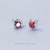 Pendientes de plata de ley S925 con diseño navideño de alce con diamantes rojos, elegantes y dulces, con un solo diamante y pequeños cuernos G0222