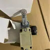 D4B-2115N D4B-4116N D4B-2116N mercadoria original genuína nova marca Omron chave de limite de segurança