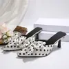 Sandálias de Bico Semi-Coberto 2026 Verão Nova Moda Versátil Tendência Estilo Francês Sem Salto Sapatos Femininos