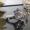 Anel Fechado 6,5 Quilates Oito Corações Oito Flechas Banhado a Pt950 Cluster Completo de Diamante Anel Imitação de Moissanite Importado para Mulheres Joias de Casamento