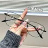 Gafas de Aumento Retro Pequeñas y Elegantes, Lentes Planos Azules Bloqueadores de Luz, Monturas de Metal para Mujer, Aspecto Natural de Alta Gama