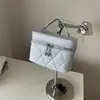 Bolsa de mão de luxo leve estilo coreano para atacado de mulheres, novo modelo de verão 2026, bolsa de ombro acolchoada de cor sólida, bolsa transversal versátil