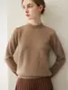 Suéter de tricô com gola alta parcial em cashmere para mulheres, novo estilo outono e inverno, camisa base simples e versátil, pulôver solto na cor camelo