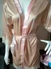 Camisola Europeia e Americana de Tamanho Grande, Lingerie Sexy e Tentadora, Roupão de Banho Sexy Estilo Exportação, Pijama Sexy de Seda Gelada para Dormir em Casa