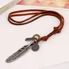 Estrella de la moda europea y americana punk venta caliente nuevo personalizado toma callejera retro cuero genuino collar de pluma grande collar de piel de vaca