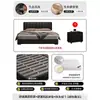Cama estilo italiano em couro preto com estofamento segmentado em listras verticais, apresentando acabamento em couro Nappa, bordas niveladas e uma estrutura de piso, adequada para o quarto principal ou secundário