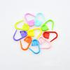 Hebilla Plástica Pequeña de Colores Hecha a Mano DIY Herramienta Auxiliar para Tejer con Aguja de Tejer Grabador de Agujas Suéter de Punto Accesorios Pequeños