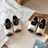 Primavera de 2026 Novos Sapatos Mary Jane de Couro para Meninas Corte Baixo Sola Macia Antiderrapante Sapatos de Princesa Modernos Versáteis Sapatos Individuais Infantis