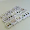 Aretes Mini Gota de Aceite Dorados de Acero de Titanio en Caja Aretes Sencillos de Tornillo Cuatro Hojas Pendientes de Marca Grande