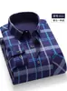 Camisa de Franela Forrada para Hombre Otoño/Invierno 2026, Cuadros Cepillados, Top Casual para Hombres de Mediana Edad, Camisa de Manga Larga para Exportación