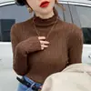 Camiseta básica de alta calidad para mujer para otoño e invierno, top de punto de cuello semi-alto, nuevo y elegante suéter interior de invierno