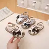 Sandalias Cerradas con Calados para Bebé Niña 2026 Nuevo Estilo de Verano Zapatos de Princesa con Lazo para Niñas Zapatos para Caminar Infantiles de Suela Suave