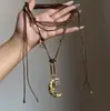 Colar de borla com contas florais azuis de alta qualidade para mulheres, um choker único para usar em camadas, corrente de clavícula chique e versátil