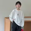 Camiseta de Manga Longa para Meninos Outono Roupa Infantil Legal Solta Camada Base Novo Estilo Primavera/Outono 2026 Crianças Maiores Roupa de Baixo de Outono Camiseta da Moda