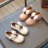 Zapatos de Moda y Versátiles para Niñas, Estilo Nuevo Primavera y Otoño 2025, Zapatos Individuales Cómodos Estilo Coreano con Lazo, Zapatos Pequeños de Cuero de Princesa