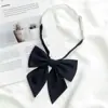 Gravata borboleta uniforme JK raiz de pena ciano-avermelhada cor sólida ângulo oblíquo japonês estudante raiz de pena gigante flor de gola uniforme de marinheiro objeto pequeno