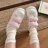 Populares zapatillas blancas de velcro estilo coreano para mujer, nuevas zapatillas transpirables de suela gruesa para otoño 2026, mocasines súper elegantes
