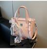 Bolsa feminina transfronteiriça de nicho, alta qualidade, nova moda 2024, bolsa de ombro retrô, bolsa de ombro portátil para viagem, bolsa transversal