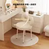 Silla de maquillaje de lujo y minimalista para arte de uñas, adecuada para uso doméstico, en una paleta de colores cremosos, ideal para el dormitorio de una niña, transmisiones en vivo y como tocador