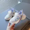 Zapatillas para Niñas Verano 2025 Nuevos Niños Malla Grande Huecas Transpirables Zapatos de Papá Marco de Moda para Niños Zapatos