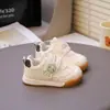 Zapatos Deportivos Ligeros de Suela Suave para Niños 2026, Tenis Blancos de Velcro, Nuevos Zapatos Casuales para Niños y Niñas