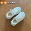 Estilo Zhao Lusi Sapatos Quentes com Forro de Pelúcia e Solado Grosso Sapatos Brancos com Plataforma que Aumentam a Altura Novos de Inverno 2025 Versáteis Sapatos Femininos