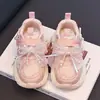 Sapatos Femininos 2026 Outono Novidades Sapatos Esportivos de Pérola Infantis Casuais Leves para Crianças Maiores Estilo Princesa Popular Sapatos de Pai