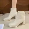 Botas Femininas Quadradas Retrô com Salto Bloco em Couro 2026 Nova Moda Outono Inverno Versátil Salto Médio Zíper Traseiro Decote Baixo Botas de Moda