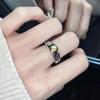 Anillo vintage de lujo con gemas incrustadas en colores claros para mujer, anillo de apertura para el dedo, diseño de nicho, anillo personalizado, moda que combina con todo.
