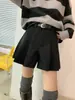 Shorts tipo bota negros 2026 nuevos de cintura alta casuales de exterior para mujer, otoño e invierno, falda-pantalón plisada petite, adelgazantes y versátiles