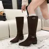Botas largas de suela gruesa, gamuza, color café, estilo Melard para mujer, colección otoño/invierno 2026, botines, efecto adelgazante, botas de media pantorrilla