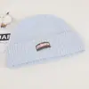 Gorro de punto estilo coreano con un pequeño patrón floral, hecho con tejido de mezcla de lana, diseñado para mujeres, adecuado para otoño e invierno, proporcionando calidez, grosor y protección para los oídos, y con un diseño moderno.