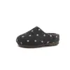 Sandalias de niña tipo slip-on con suela gruesa de lunares, nuevo estilo de moda otoño 2026, zapatos casuales de exterior para niños, venta al por mayor