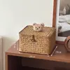 Caja de Almacenamiento de Escritorio, Caja de Regalo Tejida con Hierba de Ratán con Tapa, Cesta para Artículos Varios a Prueba de Polvo, Caja de Regalo Creativa, Caja de Joyas al por Mayor