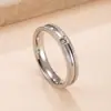 Comercio Electrónico Transfronterizo Joyería de Acero Inoxidable Moda Anillo Personalizado Esmerilado Incrustado con Diamante Chapado en Oro de 18K Anillos Sencillos para Pareja
