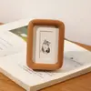 Marco de fotos magnético de madera maciza de nogal negro con uniones de mortaja y espiga, tamaño 34 pulgadas para tarjetas cuadradas pequeñas tipo Polaroid, con un toque de alta gama para exhibir en una mesa o como imán de refrigerador