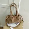 Bolsa de camurça de alta qualidade, estilo vintage, para mulheres, nova coleção 2026, grande capacidade, adequada para o trabalho e para o dia a dia, bolsa tote transversal