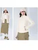 Chamarra de forro polar ajustada para mujer, con cuello alto, diseñada para usarse como capa interior o como prenda exterior cortavientos