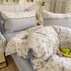 Conjunto popular de quatro peças, amigo da pele e respirável, adequado para quartos de dormitórios estudantis, inclui lençol de baixo e fronha, lavável à mão ou à máquina, também disponível como conjunto de três peças