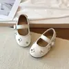 Sapatos de Couro para Meninas 2026 Primavera/Outono Sapatos Individuais para Bebês Bico Redondo Prata Estilo Coreano Sapatos de Princesa Sola Macia Mocassins de Corte Baixo