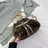 Bolso de felpa de moda para mujer Ruien 2026 Otoño Nuevo Bolso de hombro con cadena de moda Bolso cruzado de alto valor
