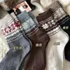 Meias Retrô de Outono Nórdicas Fair Isle Floco de Neve Femininas Meia de Cano Médio Preto Branco Cinza Simples Versátil Estilo College Meias Longas